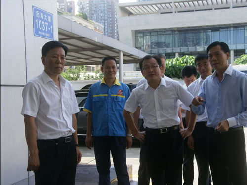 2015年8月中國石油廣東銷售公司李占寧總經(jīng)理到南海灣加油站視察